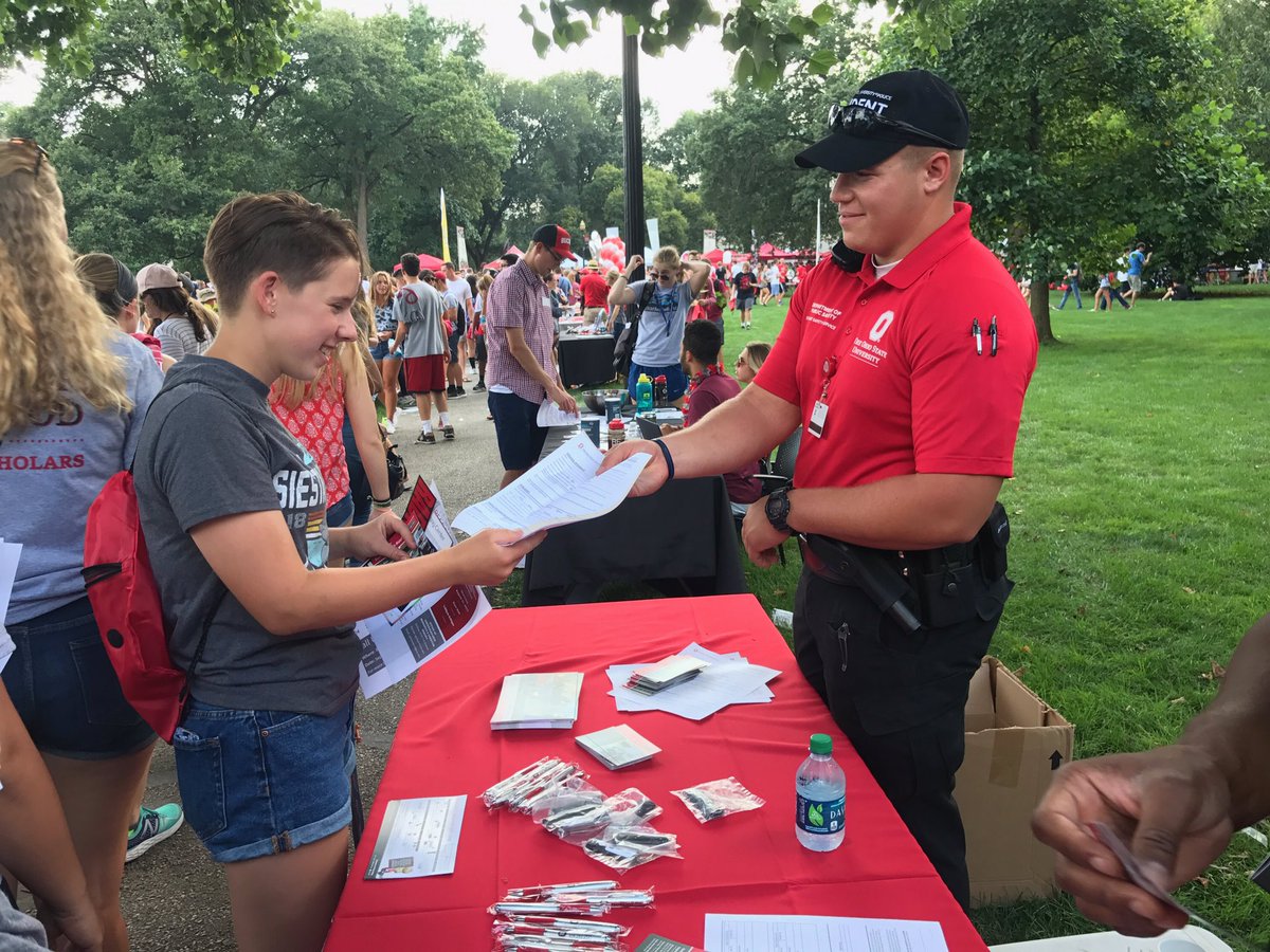 OSUPOLICE's tweet photo. It was a great day to engage with new @OhioState students at the Student Involvement Fair at The Oval #new2OSU #WelcomeOSU https://t.co/swBdt4kJWa