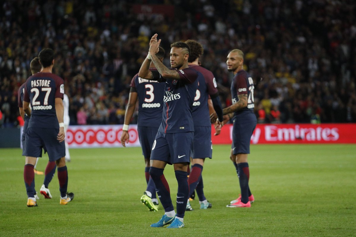 PSG_inside's tweet photo. Merci aux supporters du Parc et au @Co_Ultras_Paris pour cette superbe soirée 👏📢

🔴🔵 #ICICESTPARIS https://t.co/2cp9MMsoVd