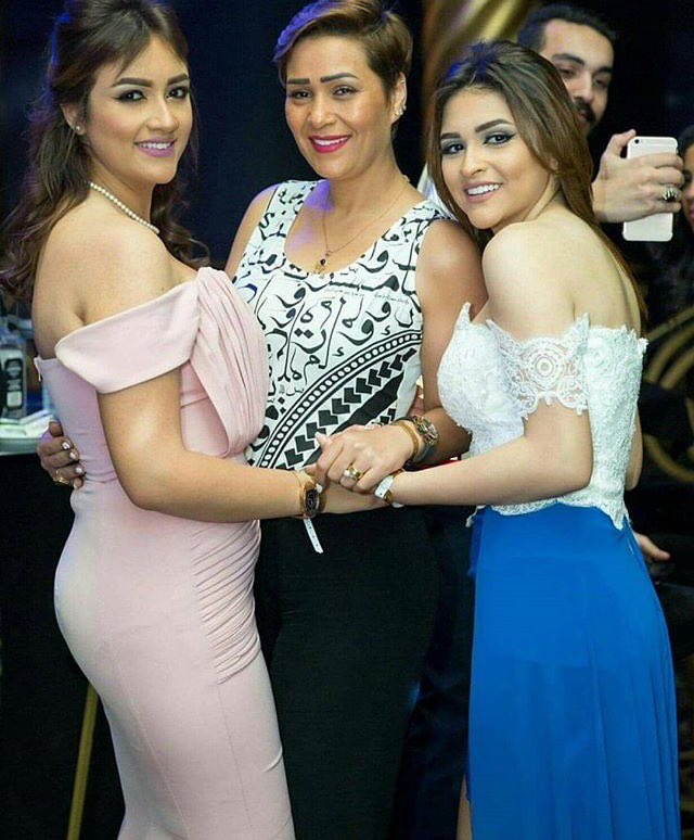 Yj975's tweet photo. شدوي و مامتها و اختها😍❤️
تابعوا شدوي ع اكونتها 😃 https://t.co/9J2Jn3ZdYn