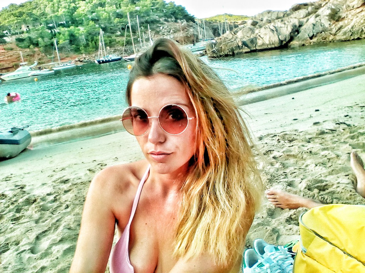 SheilaOrtizR's tweet photo. Ibiza con la mejor compañía posible #R&S #Vida #honeymoontravel #Magico @raul_lopez_25 #CalaSaladeta #CalaConte #Hï https://t.co/DjtMM5e6nE