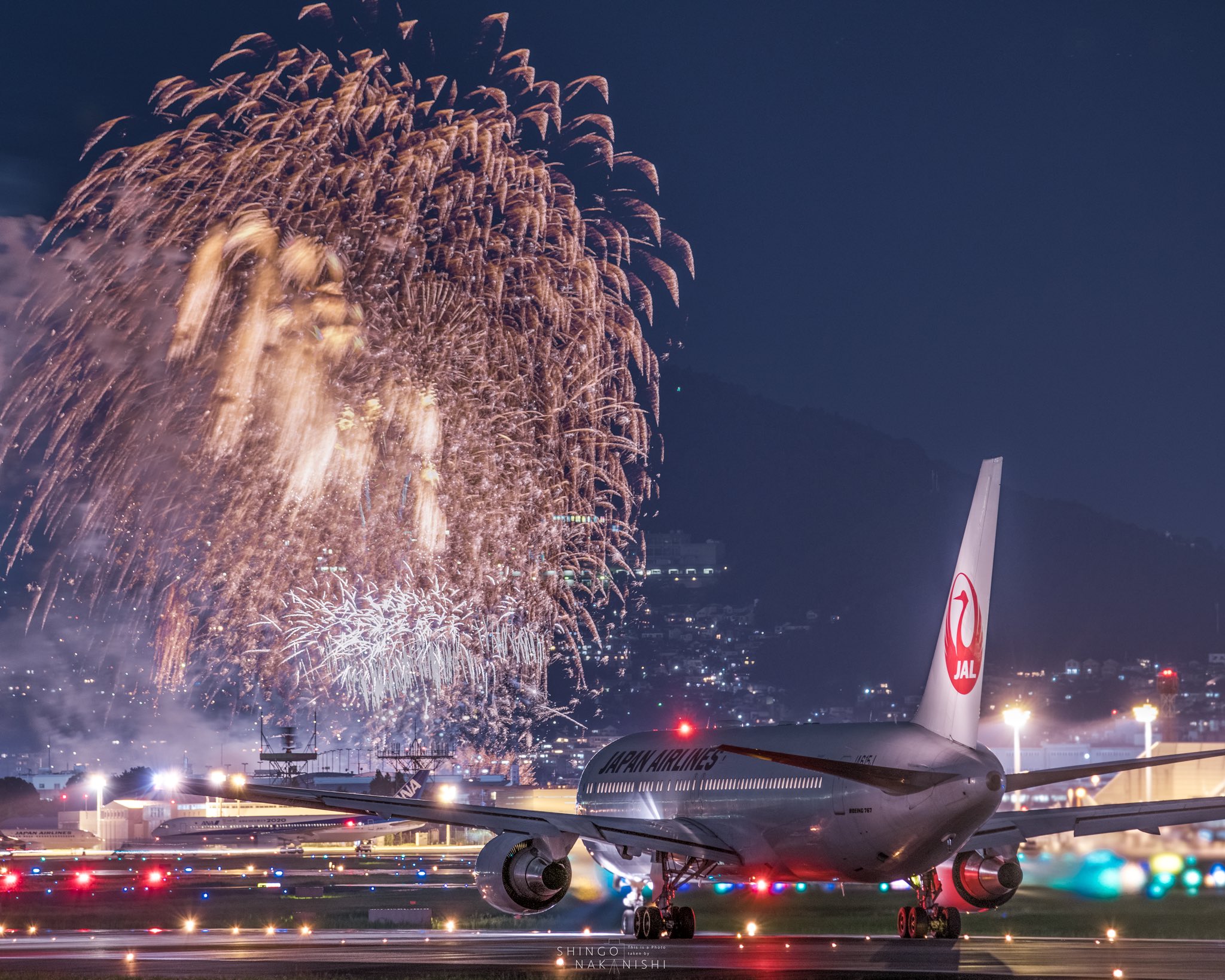 تويتر しんご على تويتر 花火と飛行機 飛行機と花火を合わせたく 猪名川花火に行ってきました 念願だった一枚撮りのショットも撮ることができ 夢のような時間でした ご一緒した皆さまありがとうございました 猪名川花火 千里川 T Co Qlm8uwp9a6