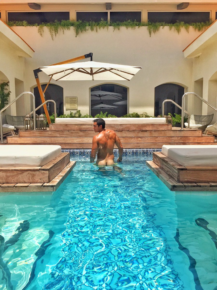 PascalNadaud's tweet image. En el paraíso no existe el bronceado perfecto #encueradoPorLaVida