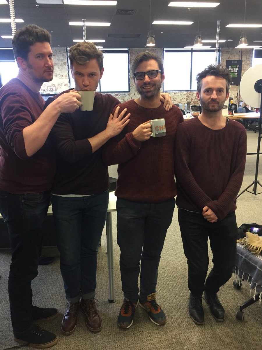 Vinomofo_SG's tweet image. That awkward moment when you rock up to work wearing the exact same outfit as your workmates. 😐  #quadrupling #vinomofo