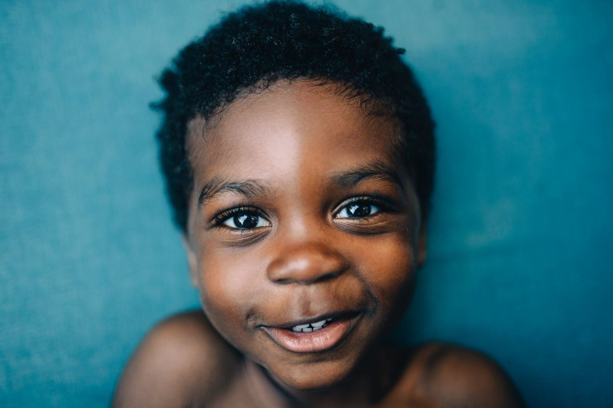ktparkerphoto's tweet photo. That half smile got me all ❤️#americanfamily https://t.co/fFlpz1TcqE