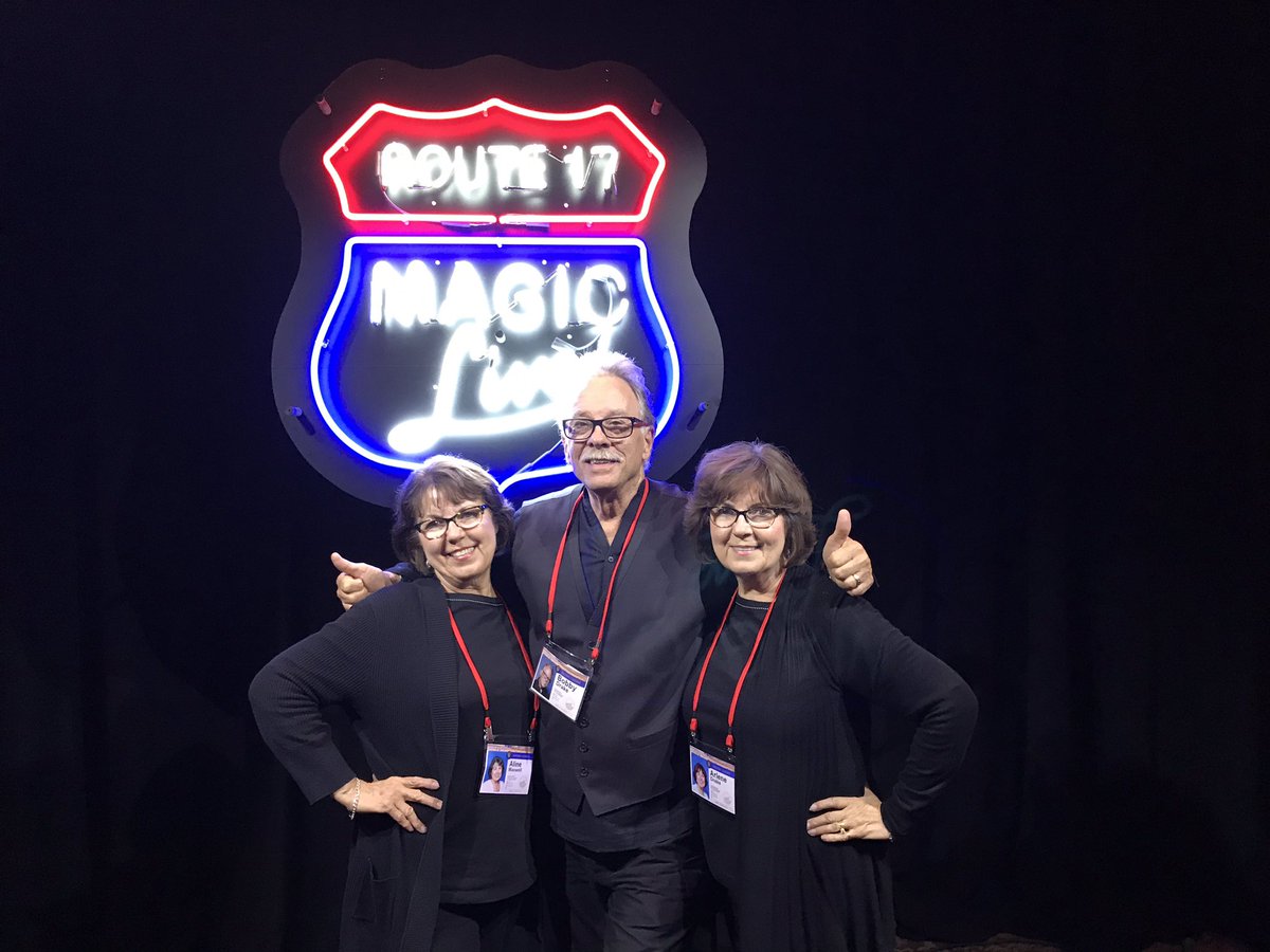 Magicbobbydrake's tweet photo. Thanks to Stan "The Man" and cast of stars! Not enough Adjectives to describe how great #magicLive2017 was! Till next Year #magicLive2018 https://t.co/mIT5QEOLKA