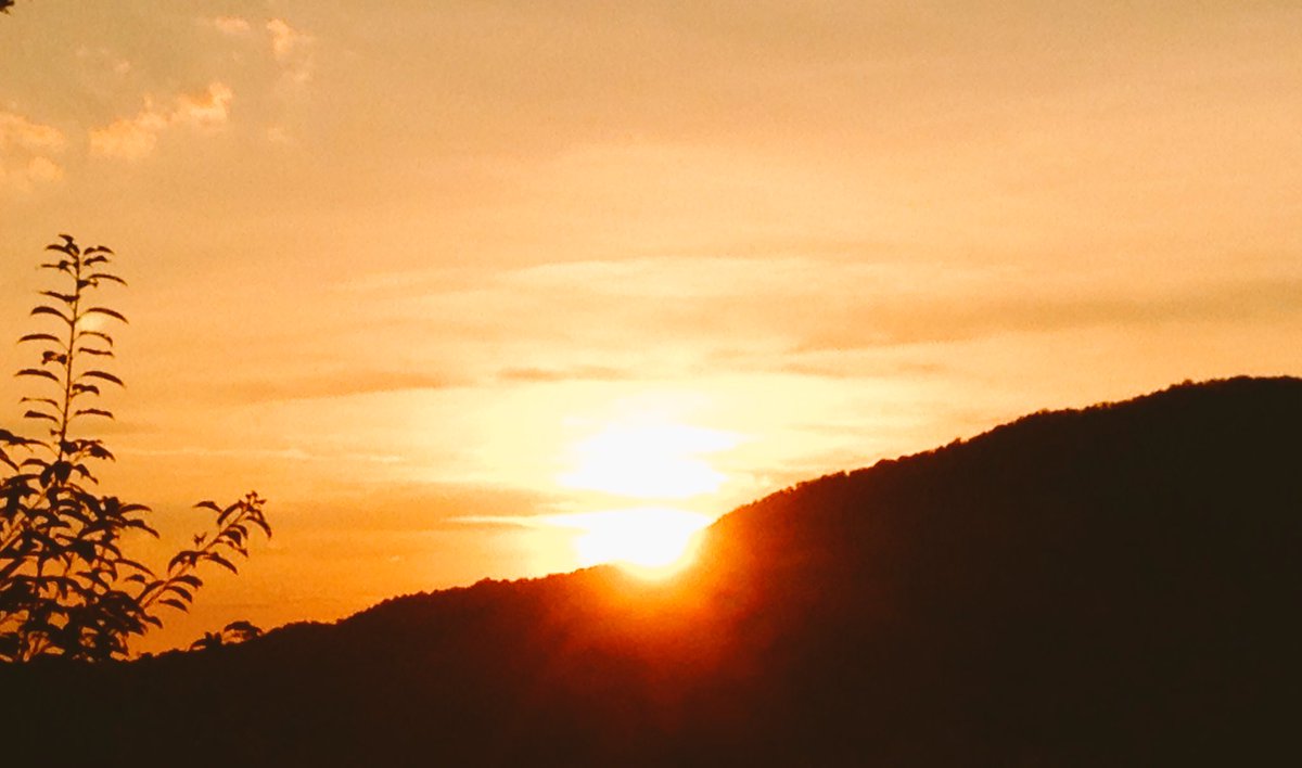 JohnElliottTV's tweet photo. Tennessee sunset... Tomorrow sun won't be hidden by hill, but blocked by the moon! #solareclipse #justplaincool https://t.co/IbgGzqucdY