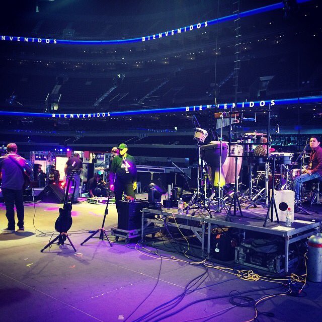 cm2_productions's tweet photo. Gonzalo Valdivia #ElAlquimista #soundcheck #héroesdelsilencio #guitarrista en @ArenaCdMexico, #tour2014 #manager #promoter #México https://t.co/bpsVLHXqN6