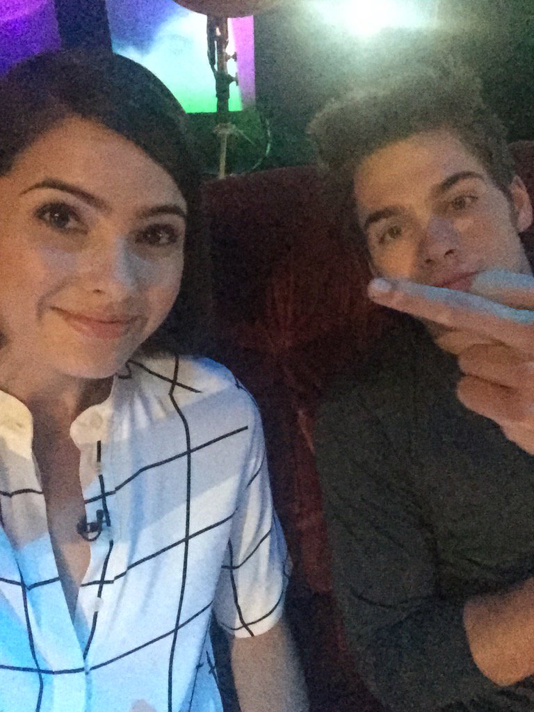 shelleyhennig tweet picture