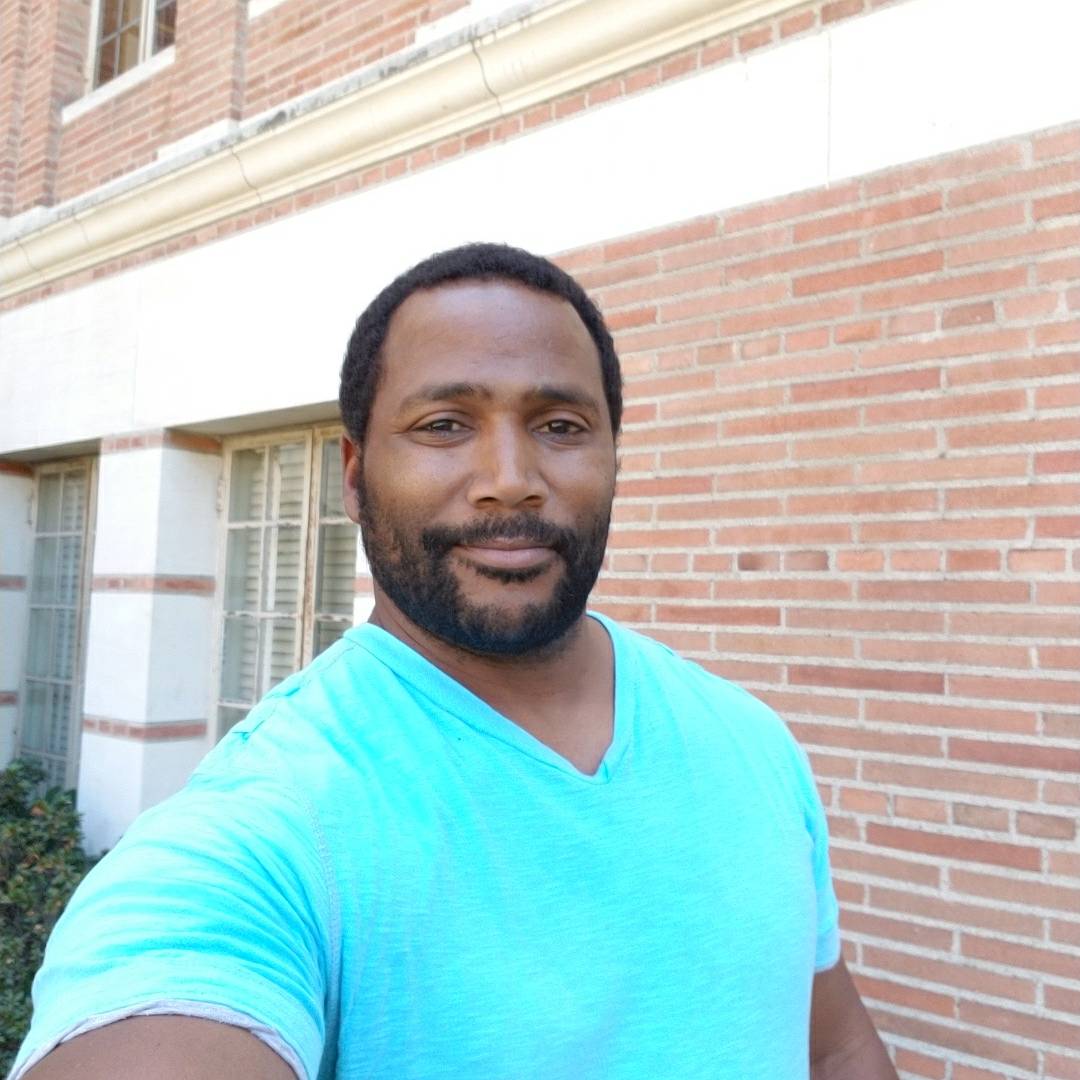 DariusCottrell's tweet photo. What a difference a day make? #Gearing up for the week! #Timetogotowork working on my first feature film script. #screenplay. #TLBWY #Ggy https://t.co/C8aT3zZkll