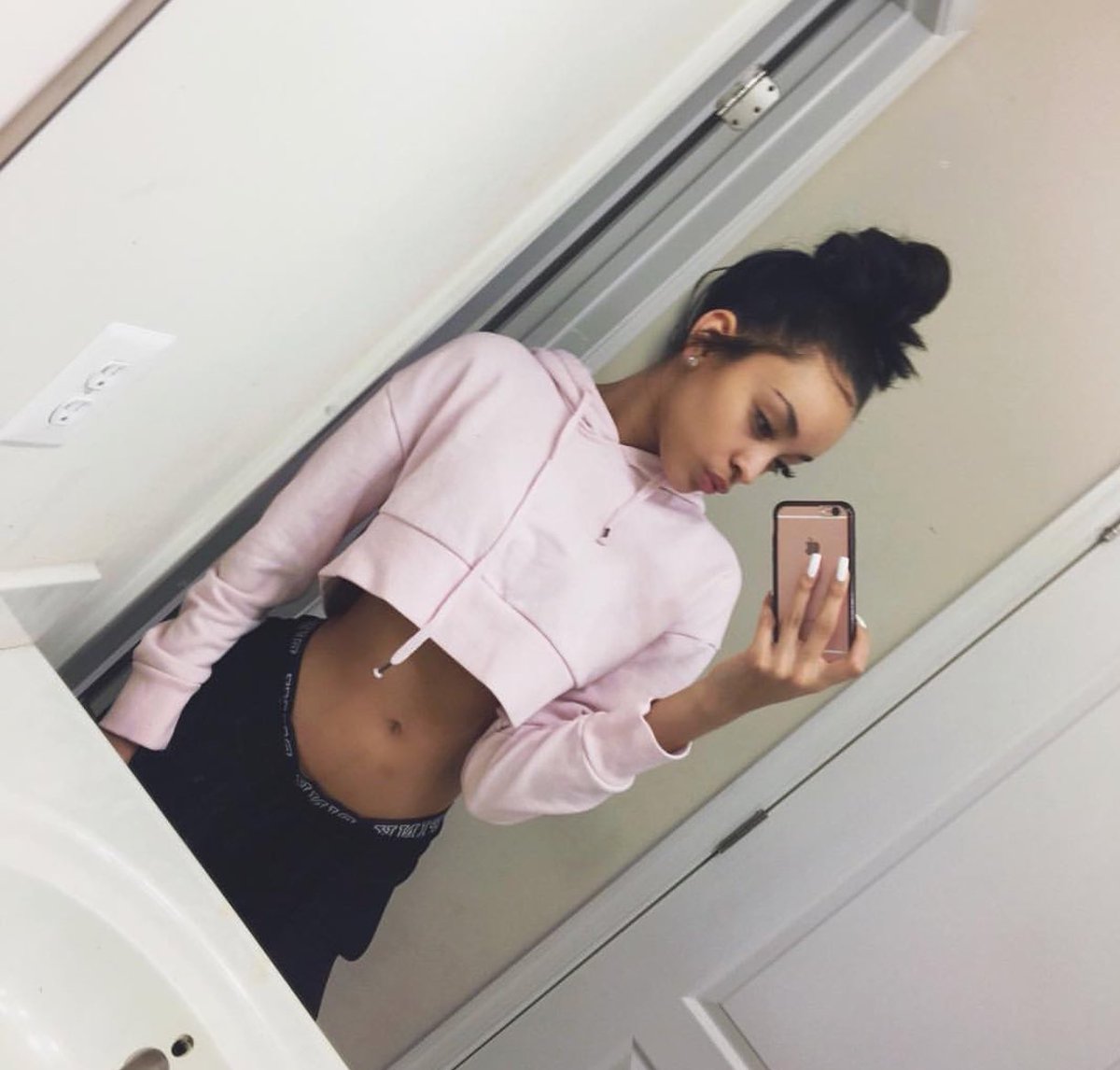 SydDaQueen's tweet photo. Night Flicks💓 https://t.co/IrZ6xGuMN6