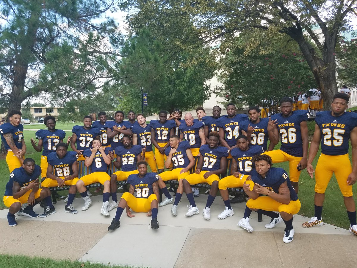 CoachButler5's tweet image. 2017 Tx Wes DB's #family #stayhungry #takeeverything