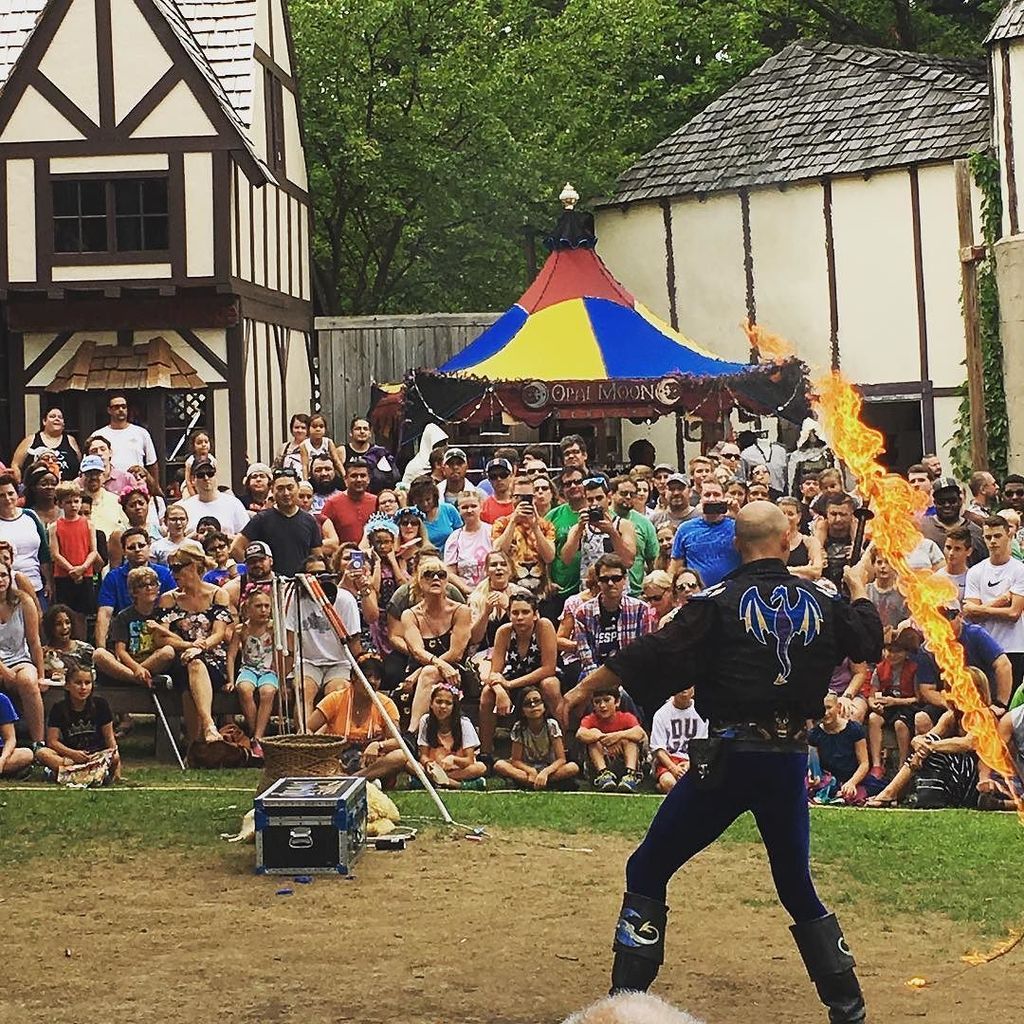 Wisconsinights's tweet photo. It's crackin' @bristolrenaissance Enjoying the fire whip show #bristolrenaissancefaire #adamcrack #guinnessworldre… https://t.co/6IkBaqBPLc https://t.co/yD8T8RwAa5