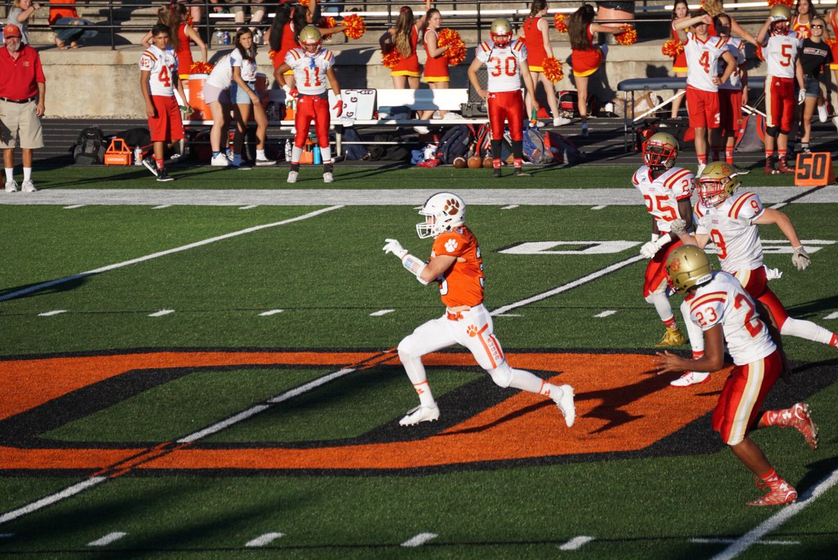 Otownathletics_'s tweet image. RT if you love OHS FOOTBALL GAMES‼️🏈