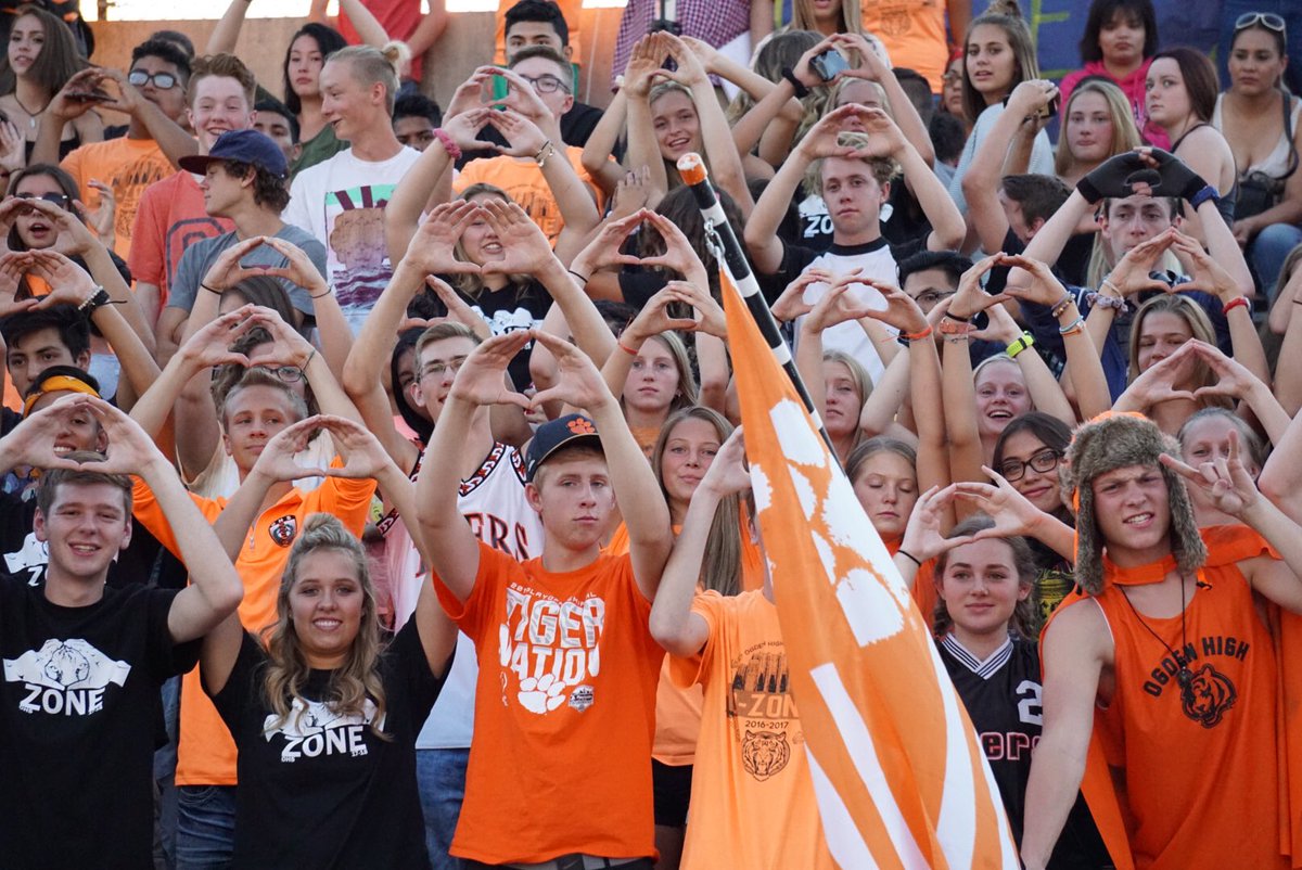 Otownathletics_'s tweet image. RT if you love OHS FOOTBALL GAMES‼️🏈