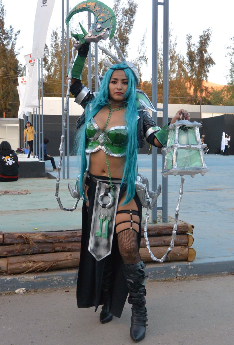 arquitecta's tweet photo. Quedé sorprendida con el #overload2017, he descubierto un mundo paralelo donde los cosplayers y demás personajes le ponen mucho empeño https://t.co/LYK6RuGsMf