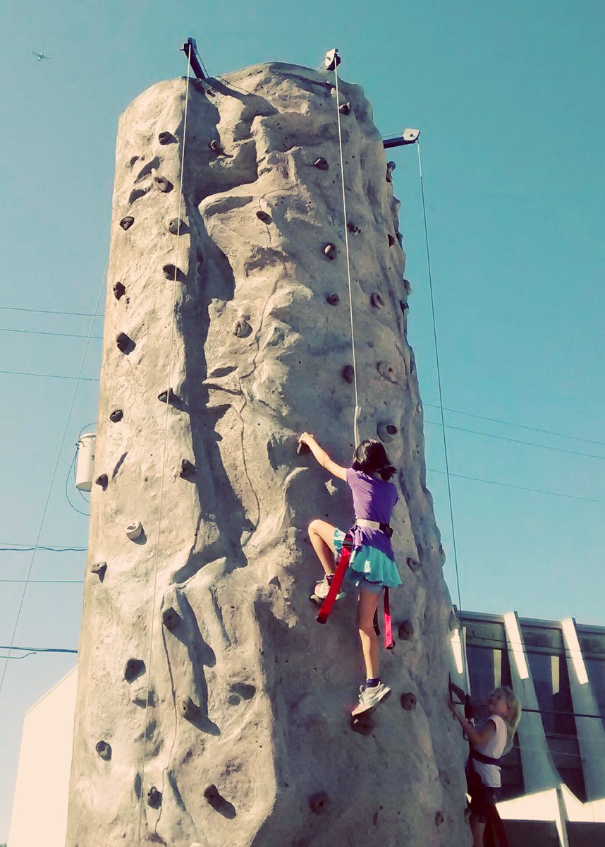 GeofferyKehrig's tweet image. My daughter loved the climbing wall at the #kidszone at the # PortCoquitlam Car Show. Always great to see the @VancouverTumble Bus too!