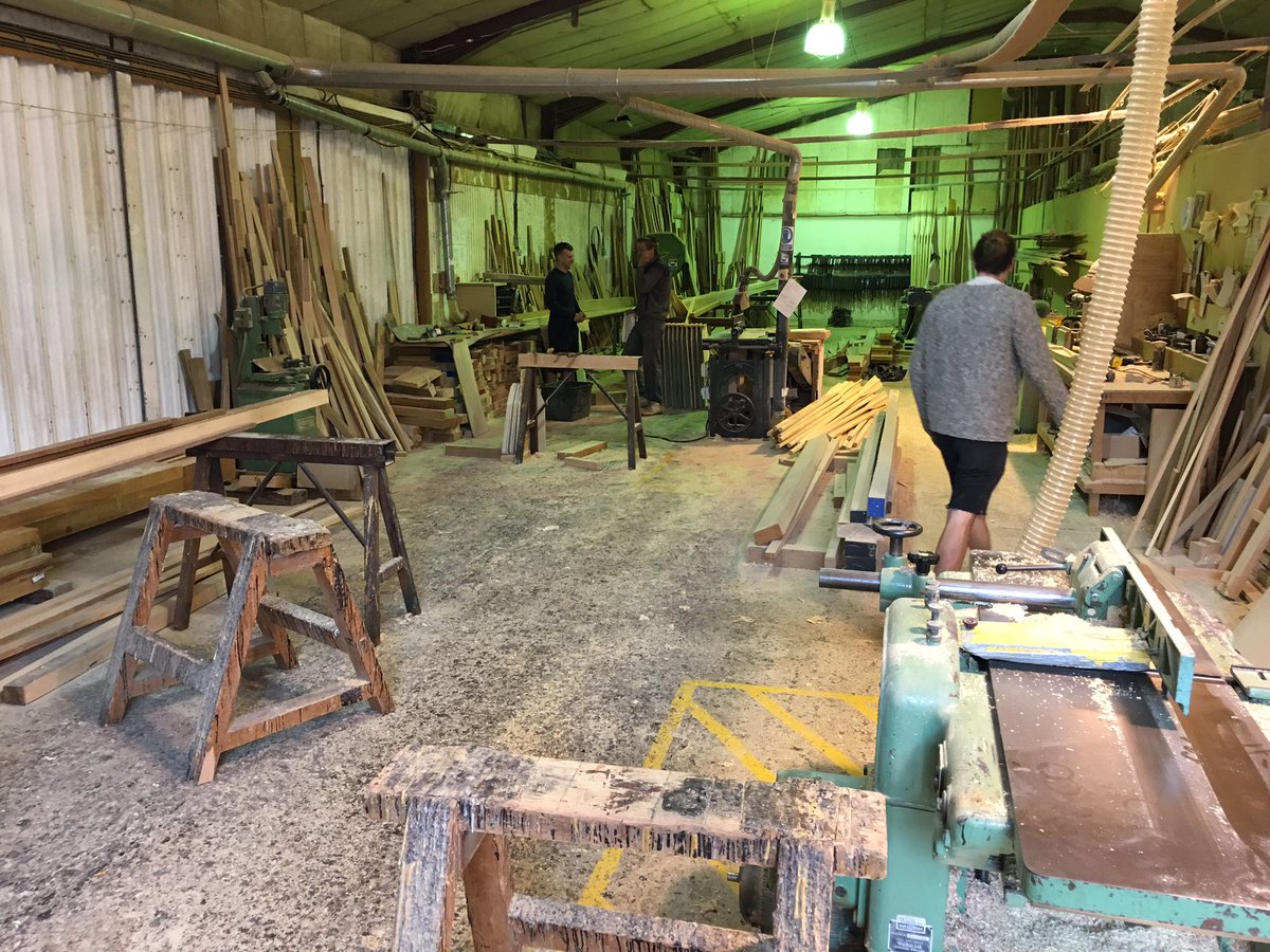 One of the UK's most endangered crafts - Oar and mast making - still happening here at <a href="/CollarsUK/">Collars</a> in Dorchester-on-Thames. <a href="/BBCOxford/">BBC Oxfordshire</a>