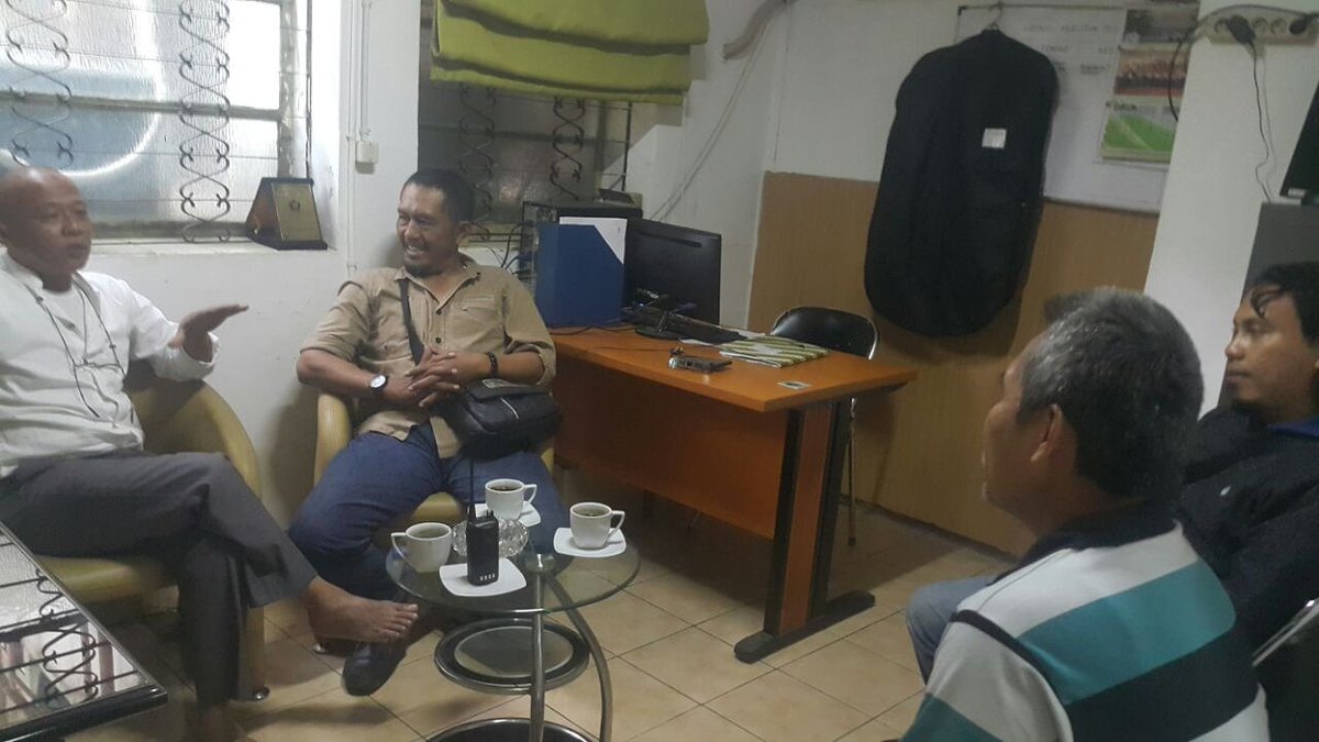 Kepala Bidang III Kesbangpol sedang melakukan konseling kepada tamu dari BAIS terkait tupoksi dan situasi wilayah.15/8/2017.