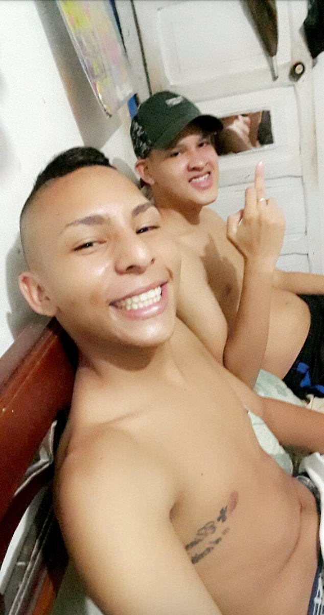 oscarito__'s tweet photo. POR EL DERRAMO HASTA MI SANGRE Y METO LAS MANO EN LA CANDELA AUNQUE NO SEPA NI LAS HERIDAS🔥🍻 https://t.co/MeksYAwjQA