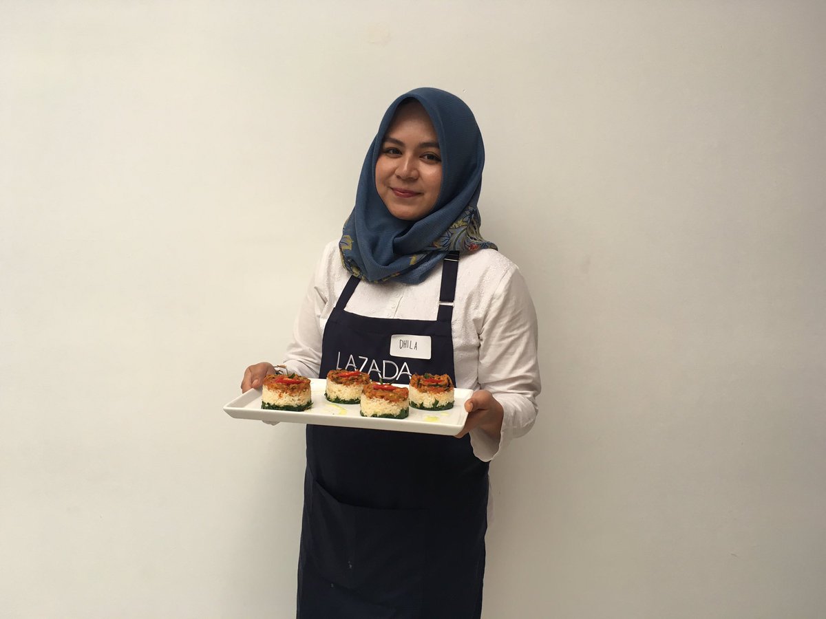 LazadaID's tweet photo. Finalis 4: Dhila
Menu: Nasi Liwet, Kerang Balado Daun Jeruk & Gulai Daun Singkong
#DapurLazada #ResepAndalan https://t.co/EKy5MKFMHI