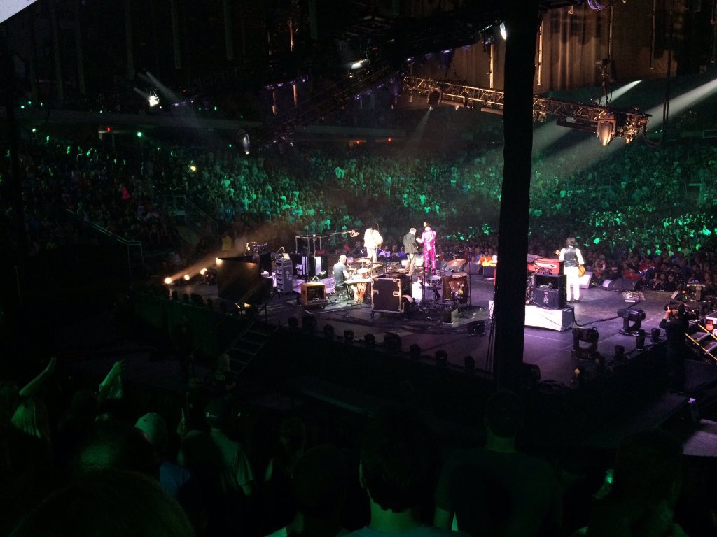 wadejeffery's tweet photo. @thehipdotcom @thehipdotcom a night I'll never forget. #foreverHip #ManMachinePoemTour #TheHip https://t.co/Vnm3GWYcZ7