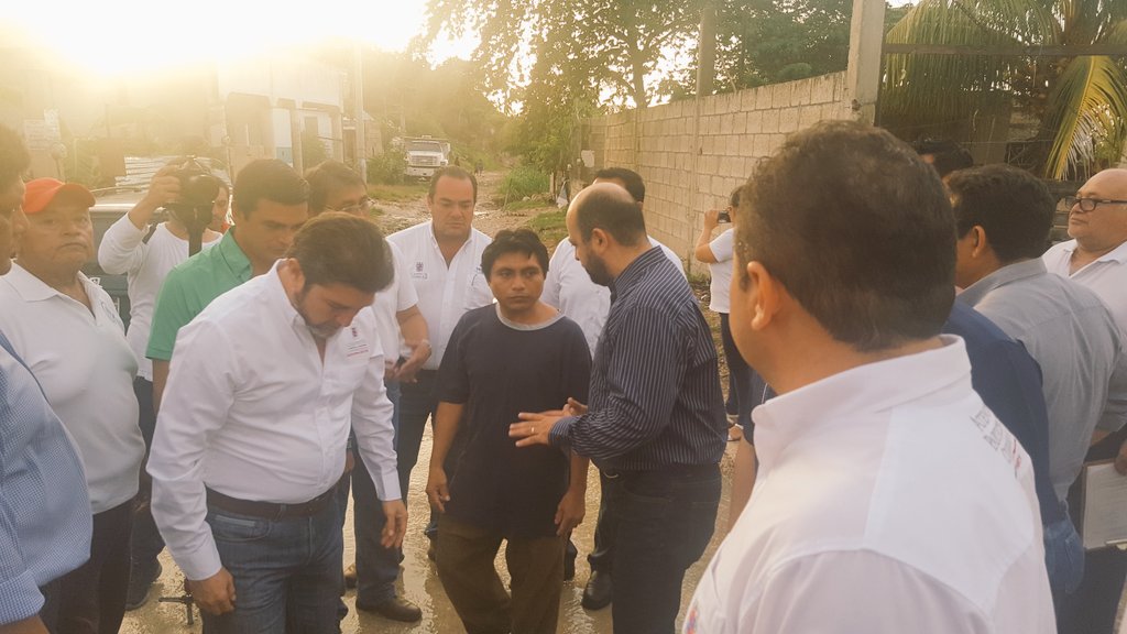 DiegoOficialMx's tweet image. Aún falta mucho pero se avanza en col. Mirador y Granjas con concreto hidráulico! #ActitudDGH #CrecerEnGrande