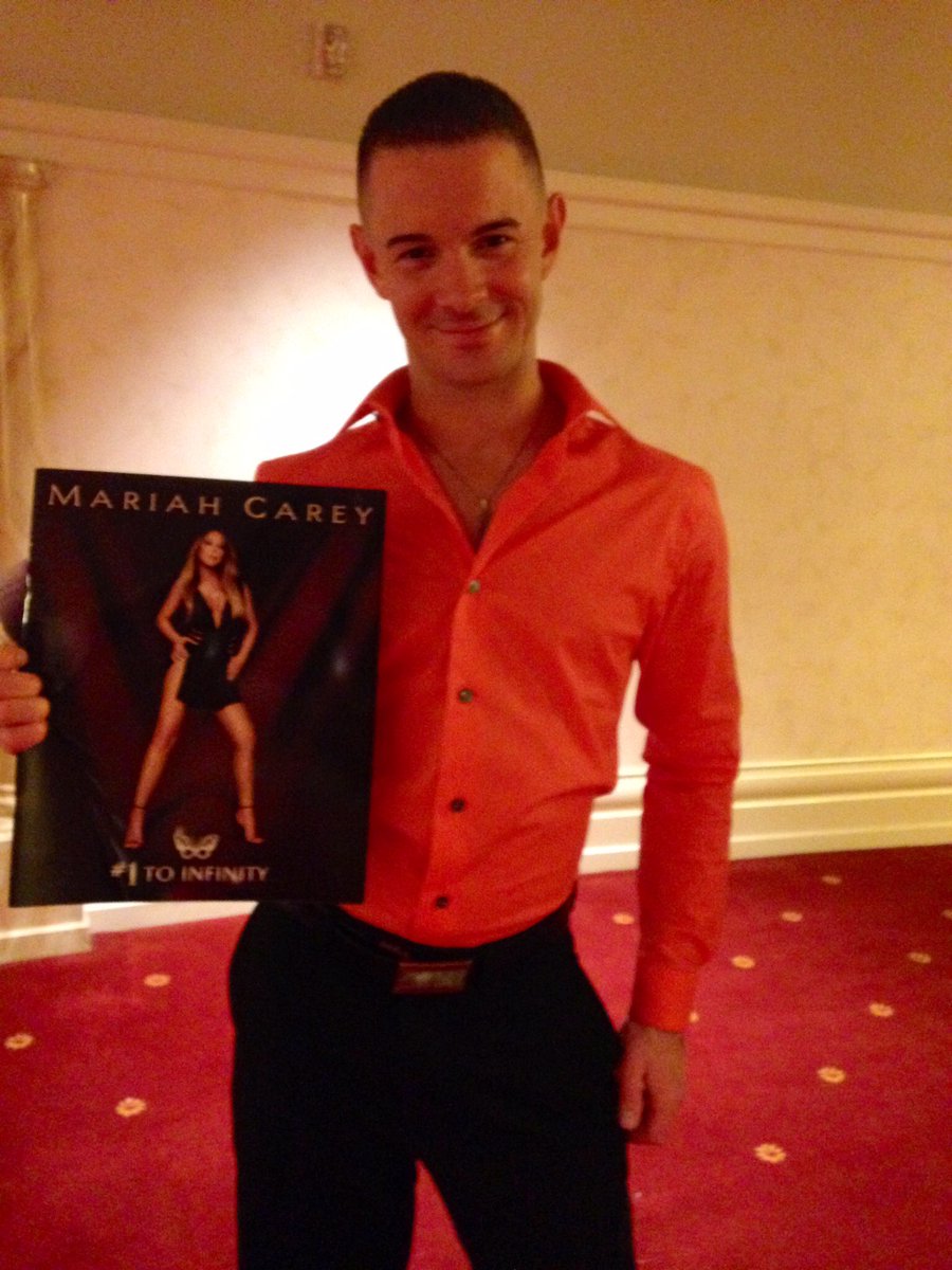 1JarrettHanley1's tweet photo. The #Boston show of #AllTheHitsTour will be my 5th time seeing U @MariahCarey ! Can we plz have a #moment 4 #Dont4getAboutUs? 💜🌈🐏 #Lambily https://t.co/iraolnrOe3