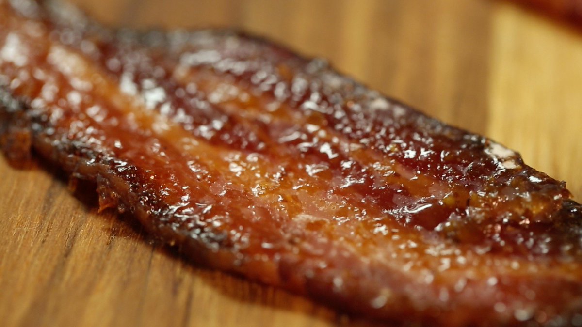 🥓🍁Maple bacon baby. Nothing says brunch like these slices of heaven. Watch our series "How to MEAT" now: youtube.com/watch?v=odE9nZ…