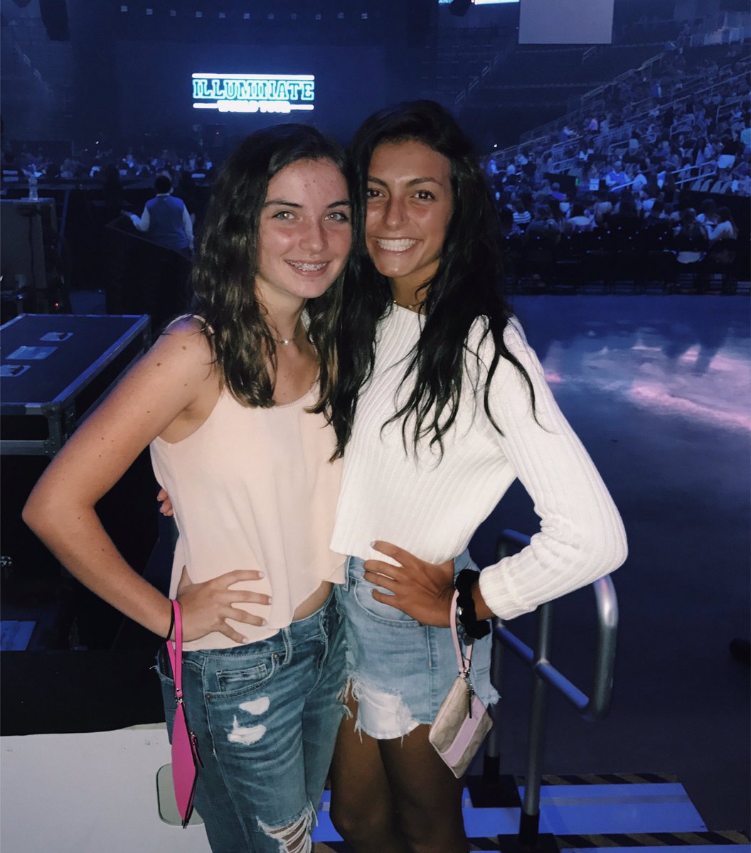 emilybrookssy's tweet image. Wouldnt wanna spend my bday any otha way :p 💓 @halbal07