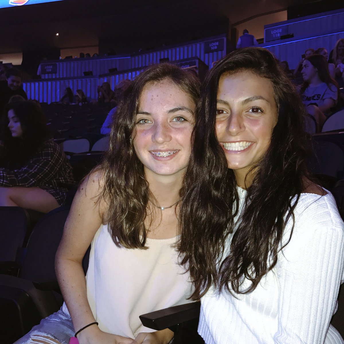 emilybrookssy's tweet image. Wouldnt wanna spend my bday any otha way :p 💓 @halbal07