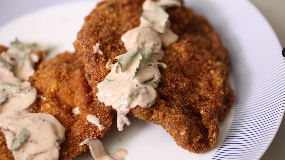 We’re cooking a pâté bechamel with @ClaireRobinson5 that will have your mouth watering. Watch our series now: youtube.com/watch?v=n0rDoy…