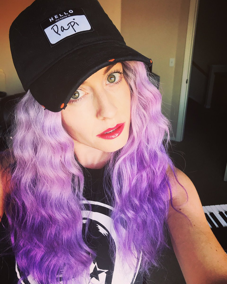 brightlights333's tweet photo. Hola 🤗💜 #sundaze #studiolife #norestforthewicked https://t.co/Q5EyCk1uxL