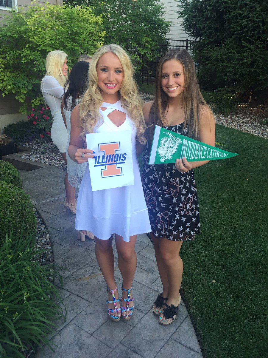 bridgetfudala's tweet photo. Happy birthday to my bff love you so much and hope you had an awesome day😘😘💚 https://t.co/EvFtl9q50m