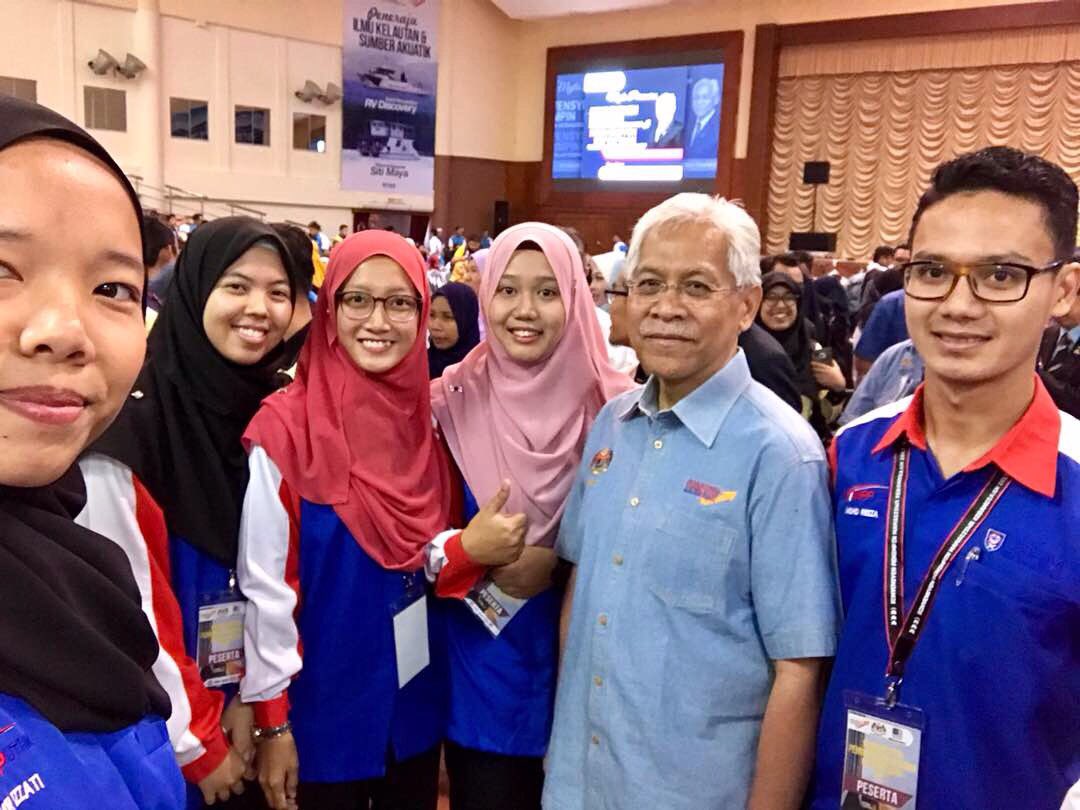 zetthassan's tweet photo. Sedap dato dikir barat tadi ππ»π #SoaringUpward #MPPUTHM #UMT #UMAR https://t.co/DtRzy7PtQH