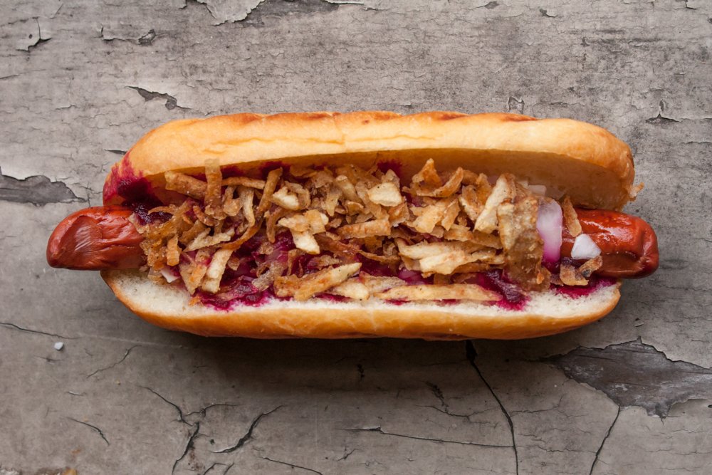 🇦🇺🐶The Aussie Dog: Our classic @schallerweber beef wiener topped with crispy potato strings diced onions and beet ketchup