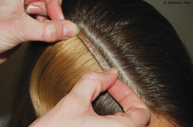 волосы которые клеятся на голове. пришивание трессов кукле вязаной. пришить трессы кукле. приклеивающиеся волосы. ленточное наращивание (hair talk, германия).