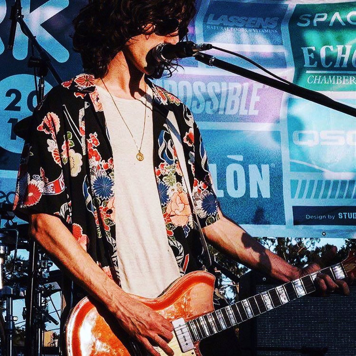 tgt11com's tweet photo. Nick from the Strokes playing Rivolta. Cool. https://t.co/yDX2WXx7YJ