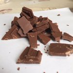 イラスターさん必見!瓦礫を描くときはぜひ板チョコを砕いてみてw