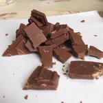 イラスターさん必見!瓦礫を描くときはぜひ板チョコを砕いてみてw