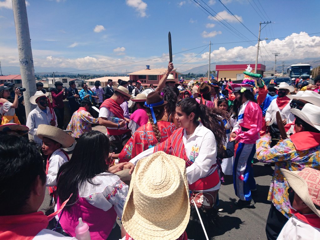 MinturZonal3's tweet photo. En #Pujilí entre comparsas, colorido y tradiciones se fomenta el turismo social que beneficia a pobladores de Sinchiguasi. #Cotopaxi https://t.co/LRqyMu4Jxa