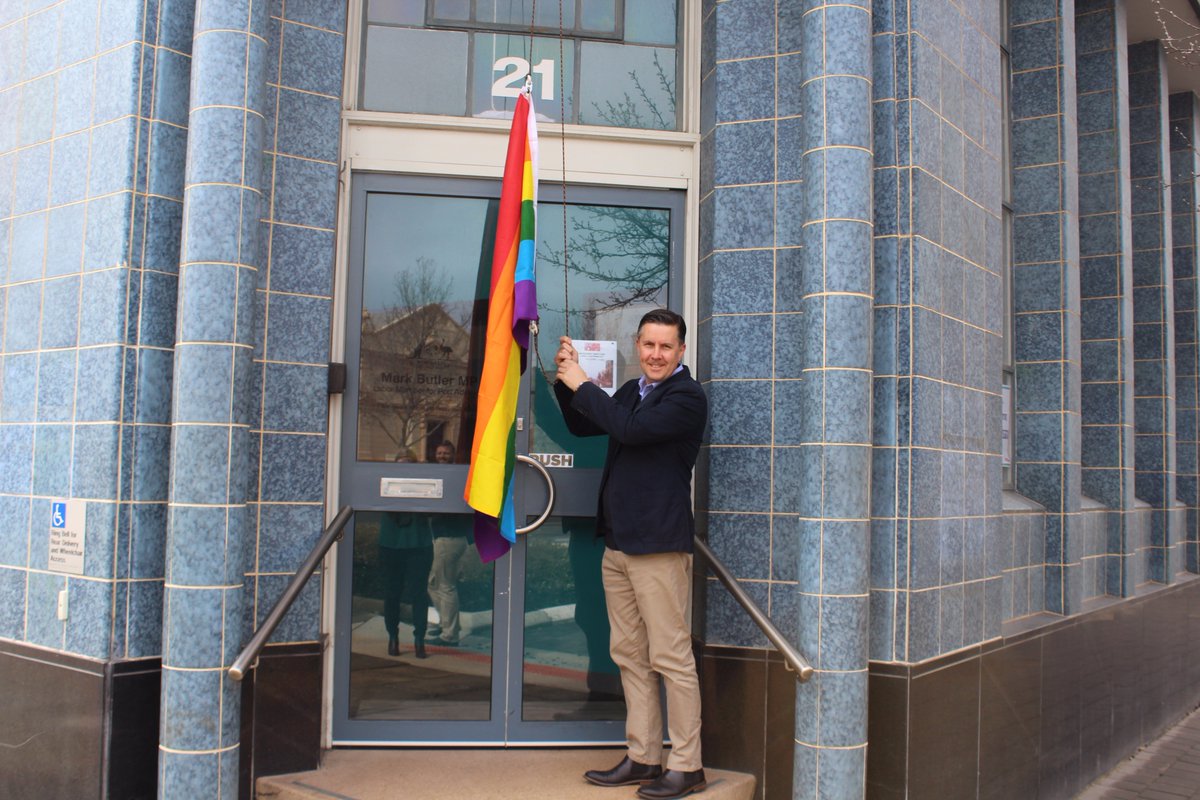 Mark_Butler_MP's tweet image. Raising the 🏳️‍🌈 flag for marriage equality at my office. Make sure you're enrolled to vote YES at aec.gov.au/enrol/