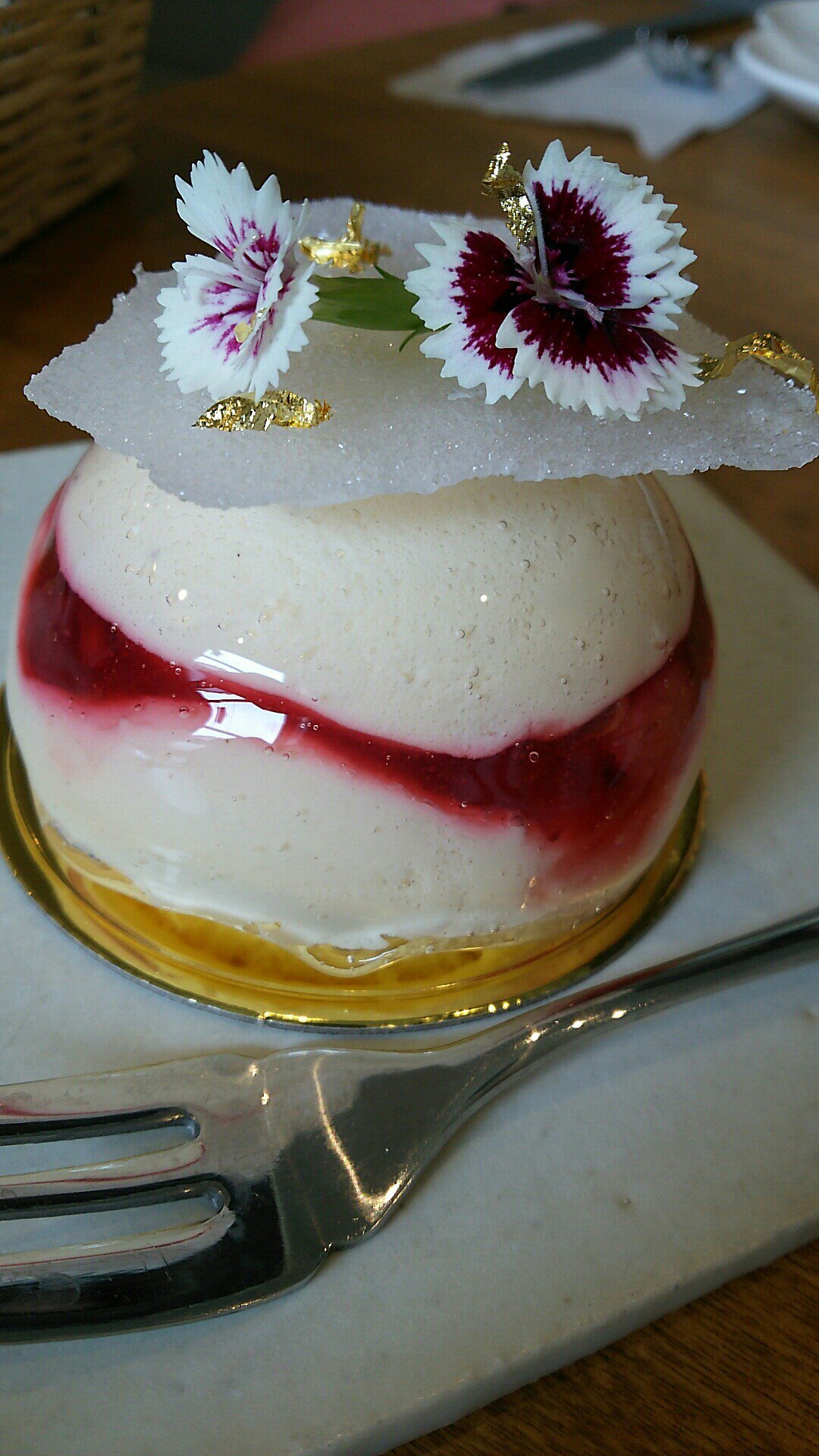 あやめ ケーキセット シュエット 川越市駅近くに出来たケーキ屋さんです 美味しかったのでリピート決定 T Co Xysfwil1qa Twitter