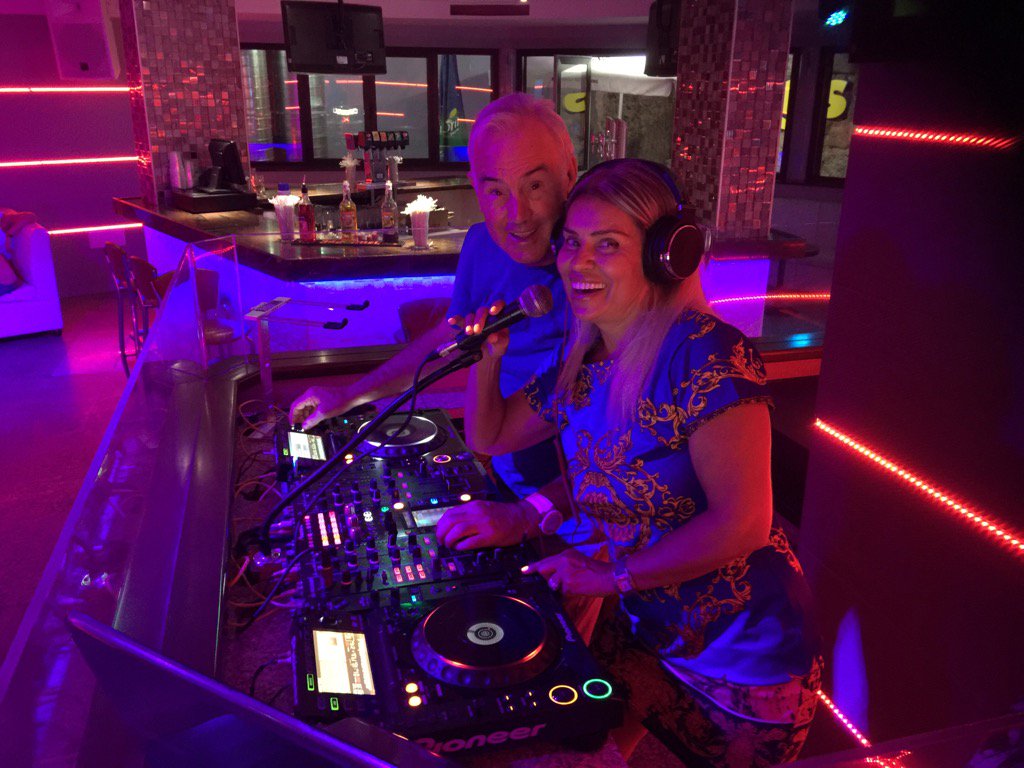 svetlanaqqccmh's tweet photo. #djs #djSteven #RagsTenerife #disco #bestedm2017 #djs2017 #discotheque #friendsDJs #cuatro #mtv https://t.co/WhJWb7cRwy