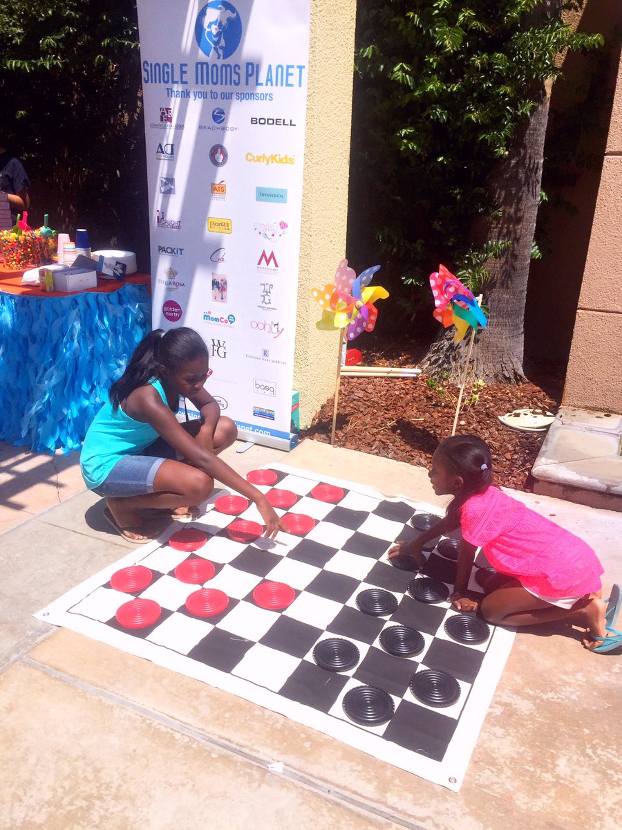 RhondaSmithLCSW's tweet photo. Sunday Fun at the @singlemomsplanet Summer Pool Party! Love supporting my single mom friends. 🏊🏾👙☀️ #SingleMomsPlanet #CairosCustomEvents https://t.co/PiWAR5N7y8