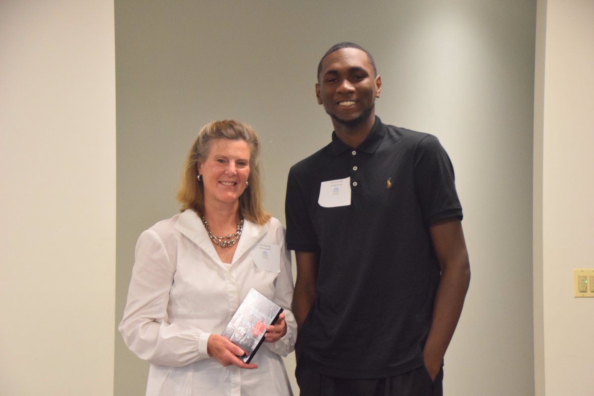 OnTheMoneyMag's tweet photo. Thank you to bank partner &amp; summer 2017 host @WintrustBankChi #summerjobsconnect @1summerchicago https://t.co/2vmLh2GqoS