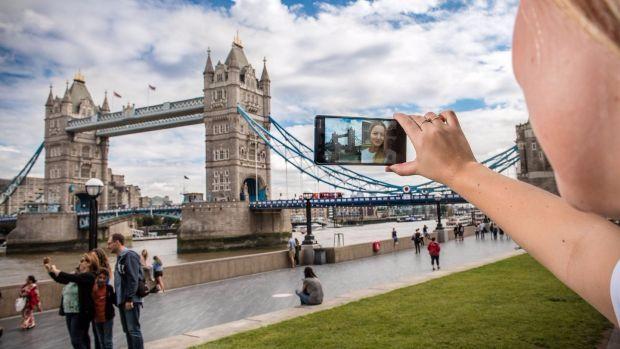 SuperWebsEC's tweet photo. El Bothie ¿Sustituirá a la selfie? => https://t.co/xBRJVpuxbx
#SuperWebs #Bothie #FelizLunes #Siguemeytesigo #Lunesdeganarseguidores https://t.co/3ZLRVVp6XR