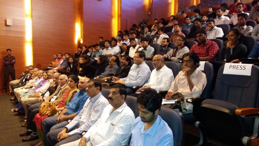 MyraBSchool's tweet photo. A mighty interesting session by Dr.James Manor, #EmeritusProfessorOfCommonwealthStudies, #SchoolOfAdvancedStudy, #UniversityOfLondon @ #MYRA https://t.co/jwJM45Gd1s