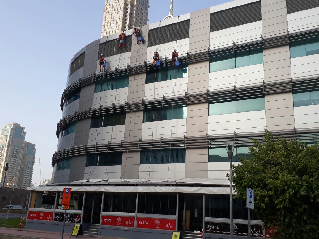 greensmarttech1's tweet photo. #greensmarttechnical #ropeaccess external #windowcleaning &amp;#facadecleaning service @zyaracafe Precious client @LehejSultan. https://t.co/lLokMXXfki
