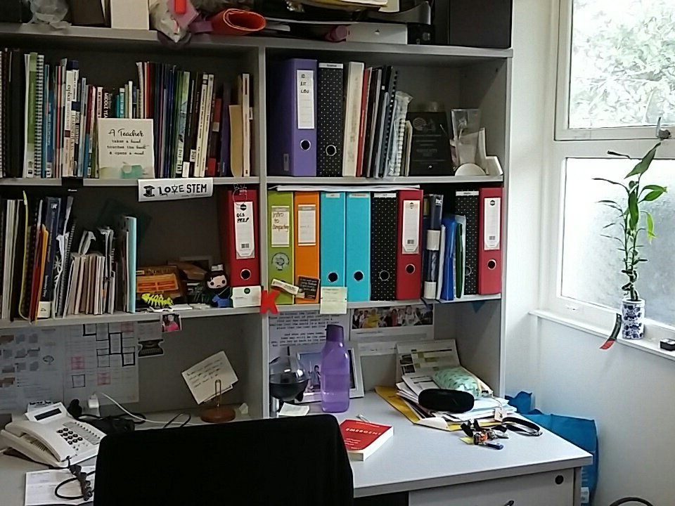 One_heart_ICT's tweet photo. Back at my desk, keen to get synergy flowing again. Inspired by @IWBNet #Digital17 https://t.co/WurI9jstX0