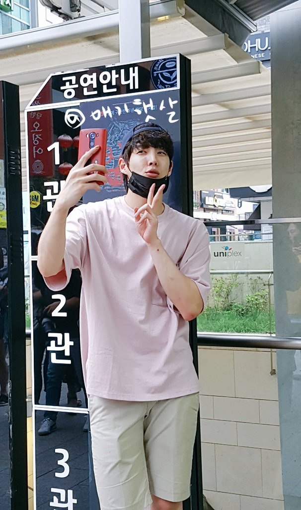 babysun15125's tweet photo. 170819 이블데드 낮공 퇴근길
배우님 귀여워요오~♡

#우리장르강동호
#동애쉬 https://t.co/v6FGQ3KRQS